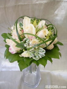 玲玲花店為您提供結婚花球 絲花花球 花車 婚宴 教堂布置 襟花 手花 枱花等產(chǎn)品